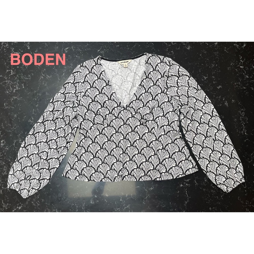 Boden black & white Women’s print top